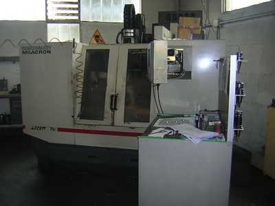 Centro di lavoro verticale CINCINNATI MILACRON ARROW 750