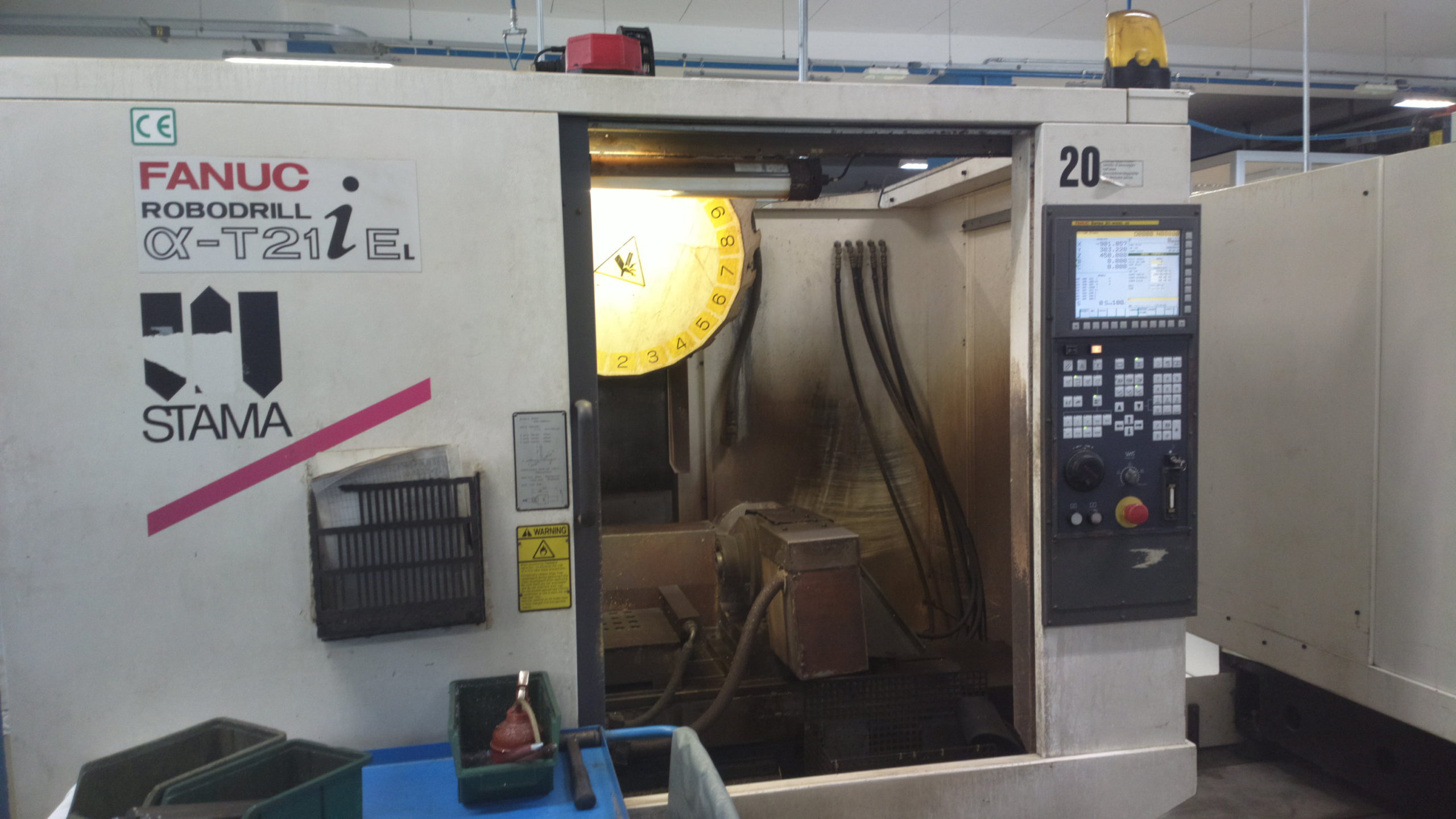 Centro di lavoro verticale FANUC-ROBODRILL alpha T21iE
