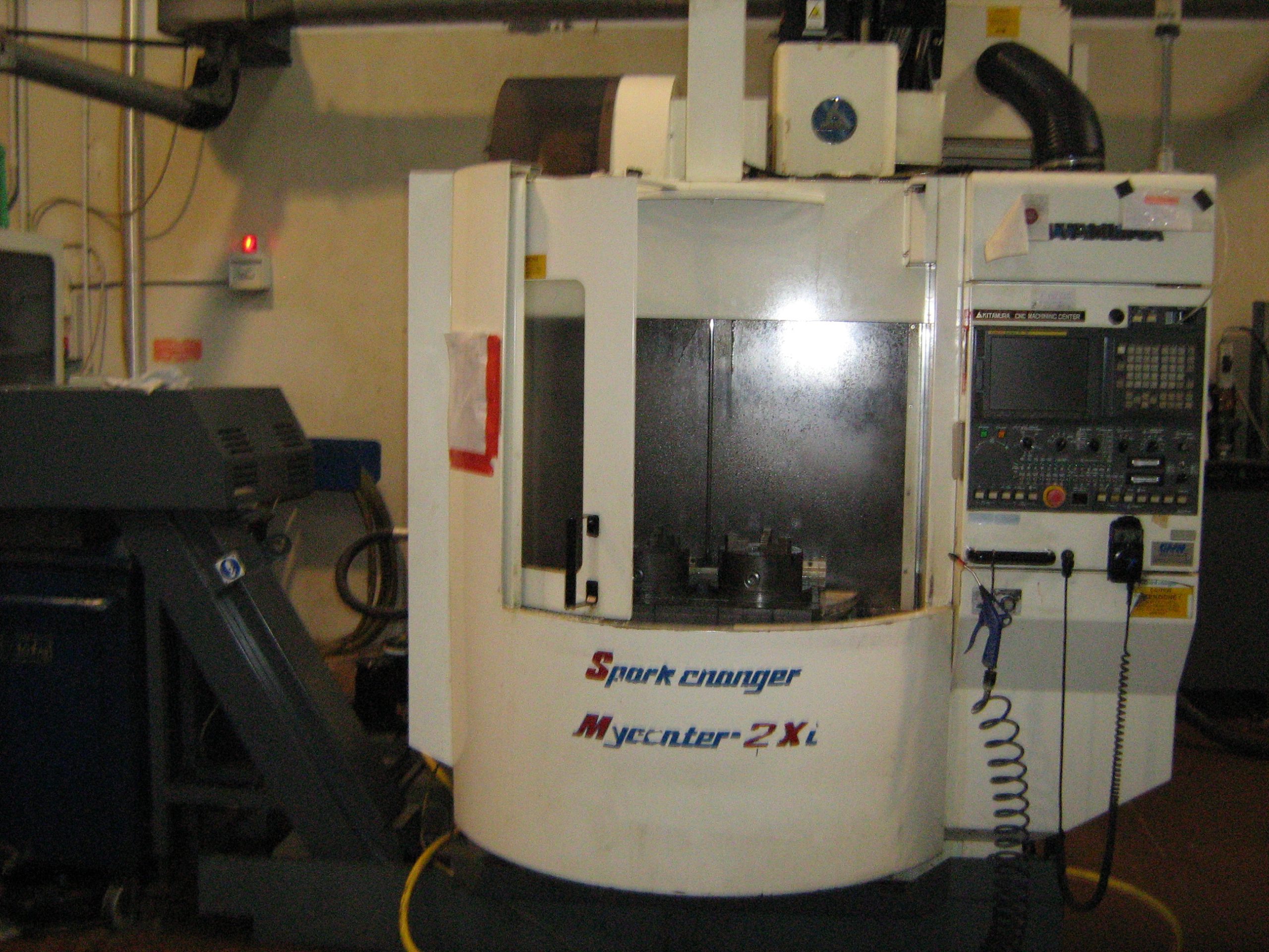 Centro di lavoro verticale KITAMURA MYCENTER 2Xi SPARK CHANGER