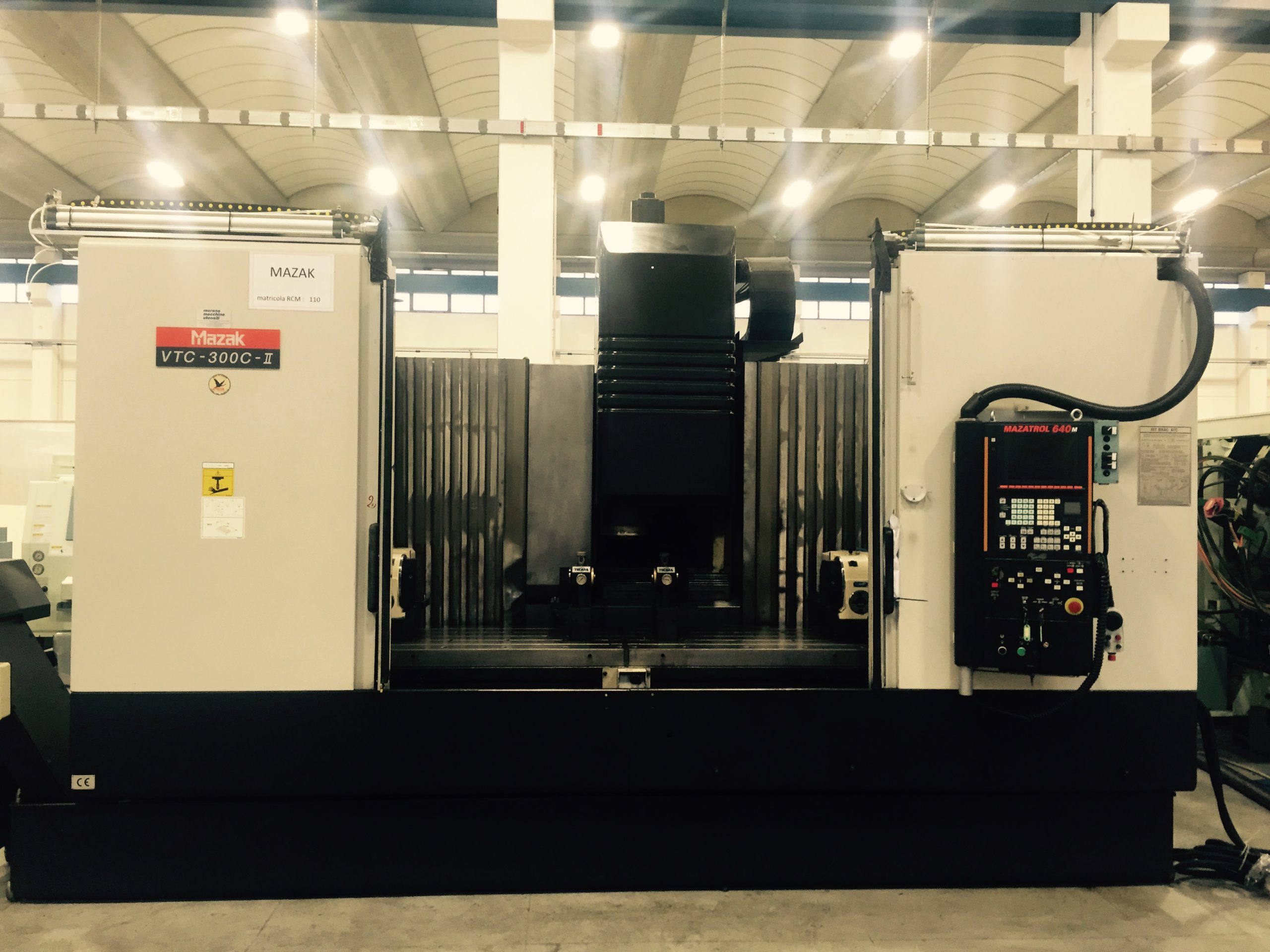 Centro di lavoro verticale MAZAK VTC 300 C II