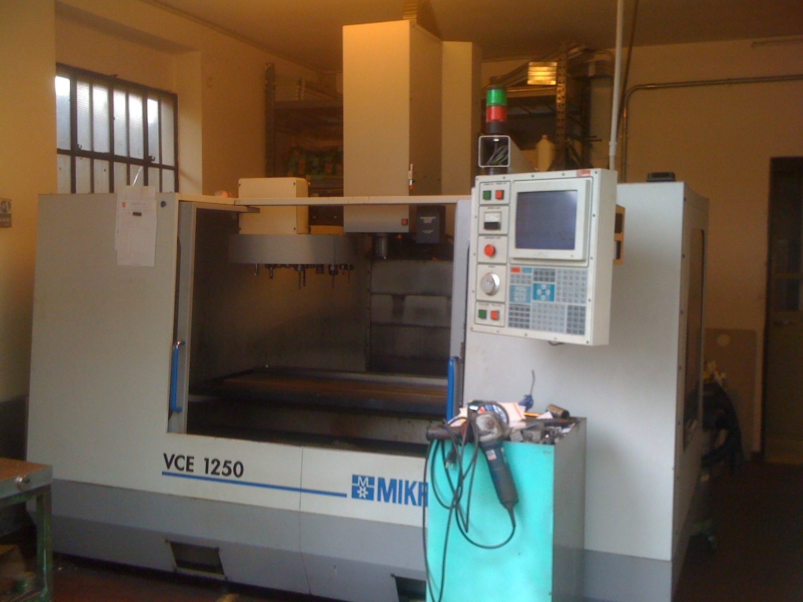 Centro di lavoro verticale MIKRON VCE 1250