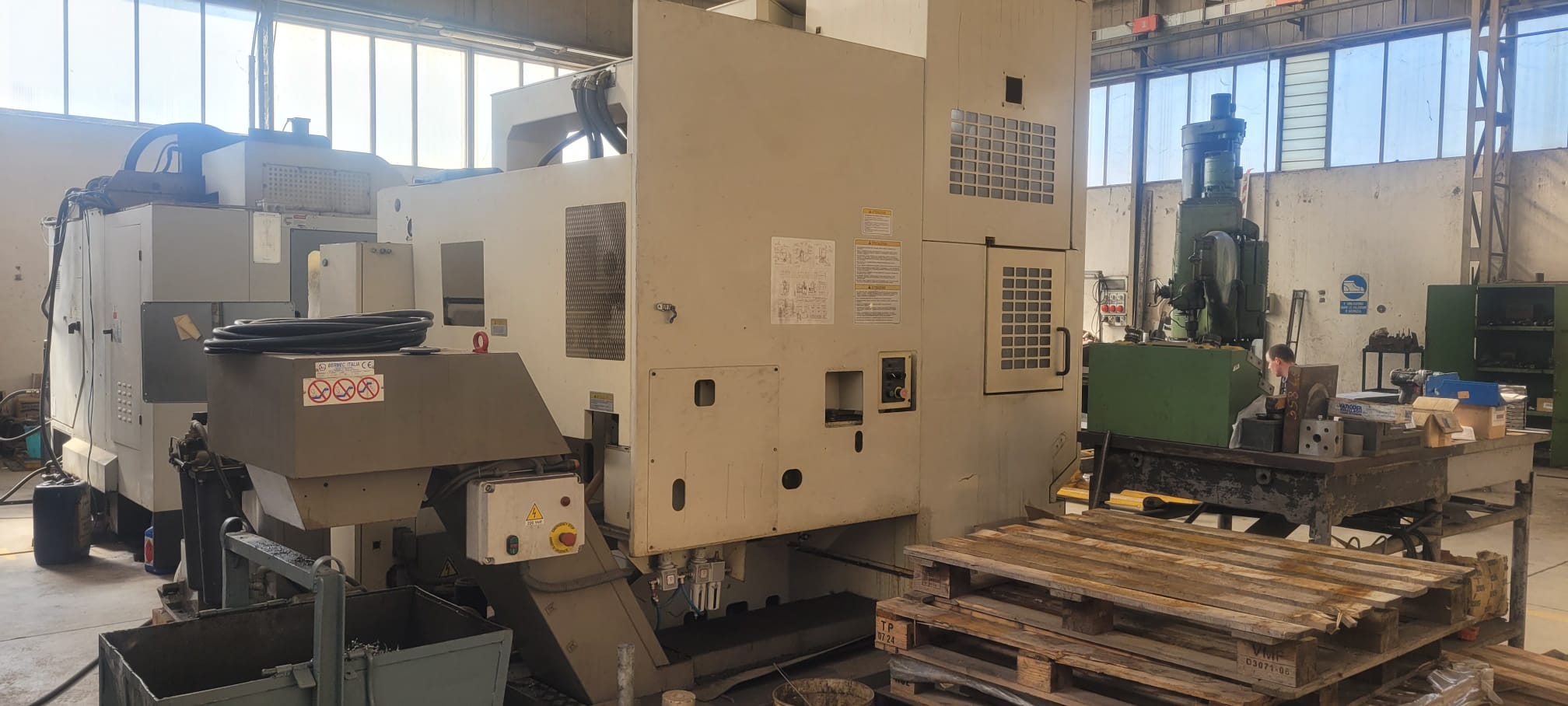 Centro di lavoro verticale OKUMA MX 45 VAE