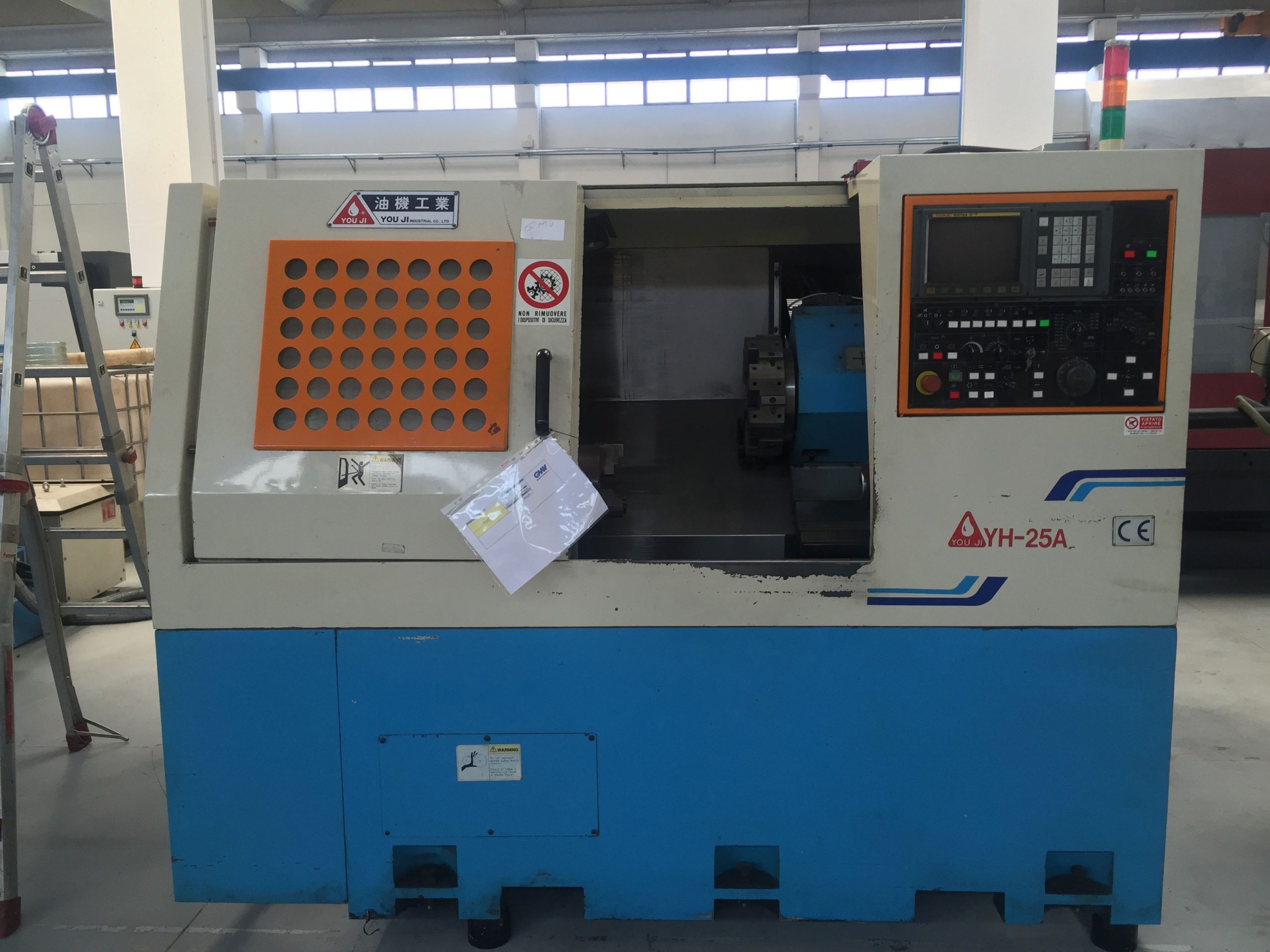 Tornio a controllo numerico YOU-JI YH 25 A