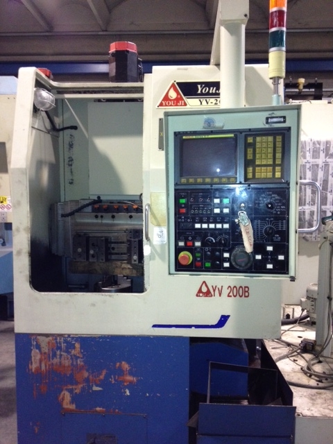 Tornio verticale YOU-JI 200